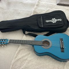 Blue Gear4music Junior Classical Guitar half size Black Carry Bag