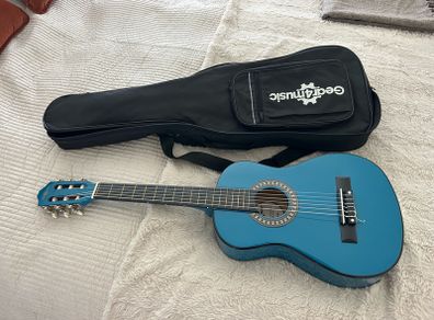 Blue Gear4music Junior Classical Guitar half size Black Carry Bag