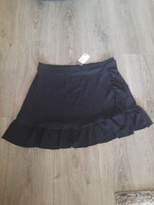 New black mini skirt