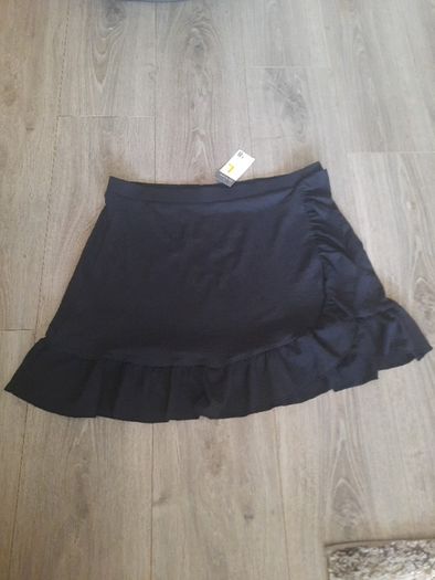 New black mini skirt