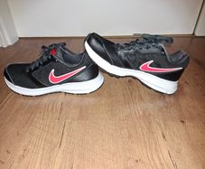 Nike DownShifter 6 runners size 4, like NEW