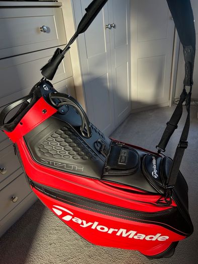 Taylor Made Stealth Tour Bag (Red & Black)