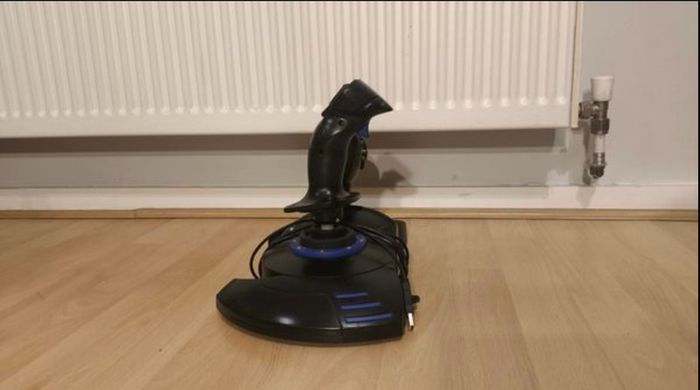 Thrustmaster Hotas 4