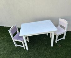 kids table and chairs