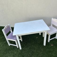 kids table and chairs