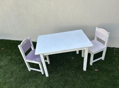 kids table and chairs
