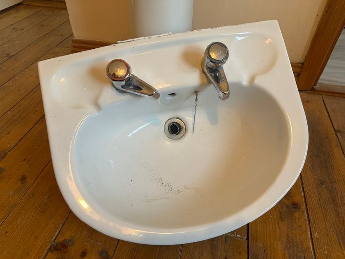 Pedestal basin with taps