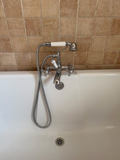 Victorian style roll top bath