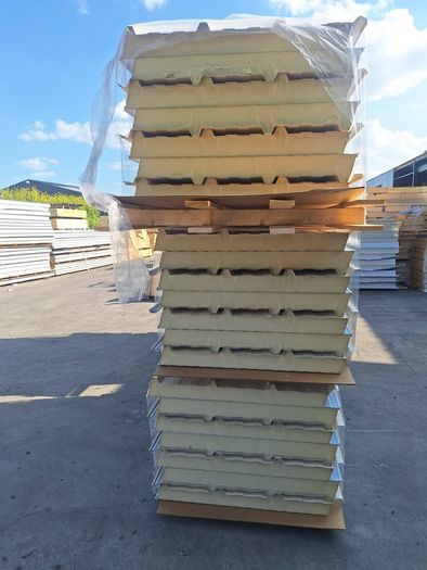Insulated Roof Cladding 90mm thick 1800mm x 1000mm Panels in Vanilla/ Cream Colour