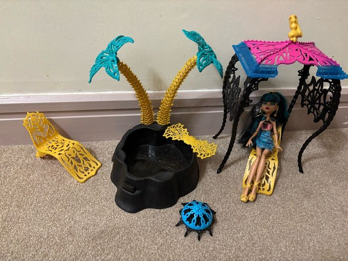 Monster High Scaris City of Frights Cafe Cart  Playset 2012