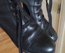 Womens Boots : Marks & Spencers (Size 8)..Grab Your Gem
