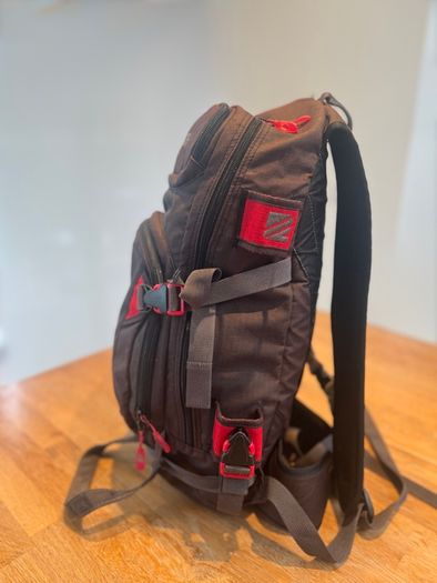 Dakine Helipro Snowboard / Ski backpack