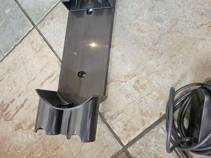 Dyson V8