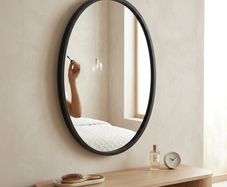 Black retro mirror New York design free viewing