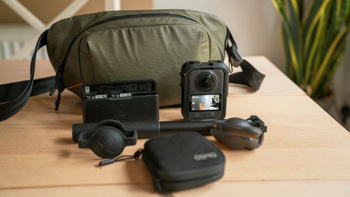 DJI Osmo 360 Adventure Combo  + Cage + PGYTECH OneGo Solo V2 4L Camera bag