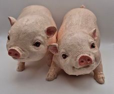 Pair of garden piglet statuet