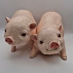 Pair of garden piglet statuet
