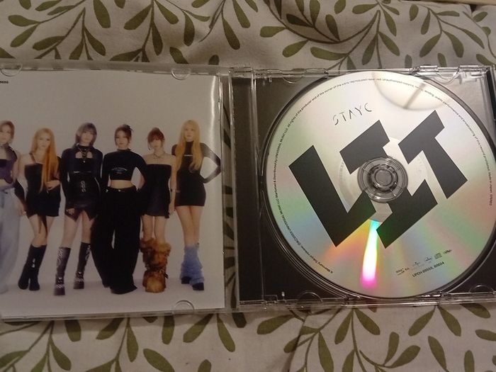 Stayc Lit album kpop