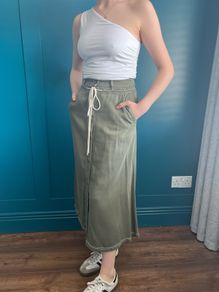 Hugo Boss khaki green skirt. Size 6