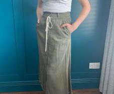 Hugo Boss khaki green skirt. Size 6