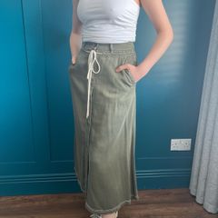 Hugo Boss khaki green skirt. Size 6