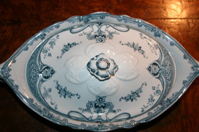 Antigue Porcelain Tureen