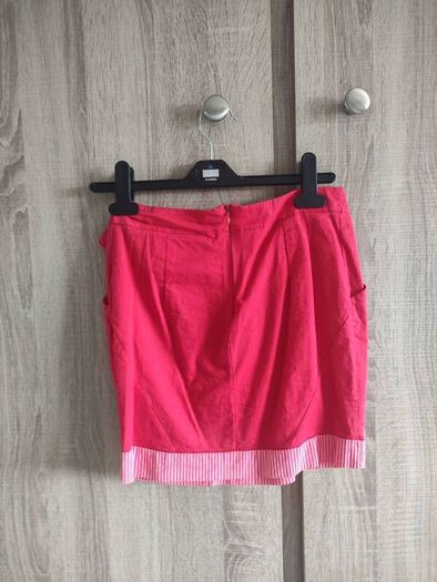 Red skirt mini fits Xs s worn once with bow