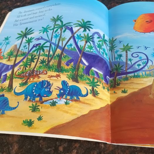Dinosaurs Love Underpants