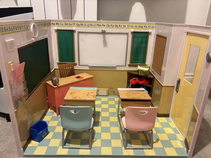 Generation Doll  Schoolhouse