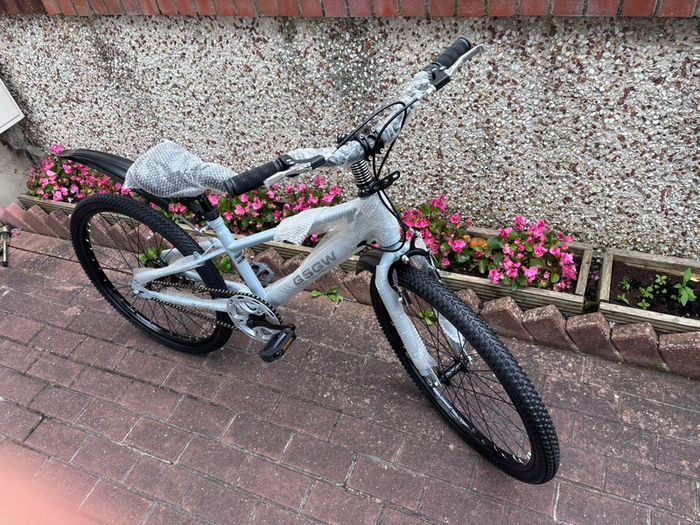 Boy's bike new in