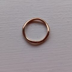 Wavy gold ring