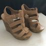 Pre-loved 'New Look' Beige Wedges - Size 4 Image 2
