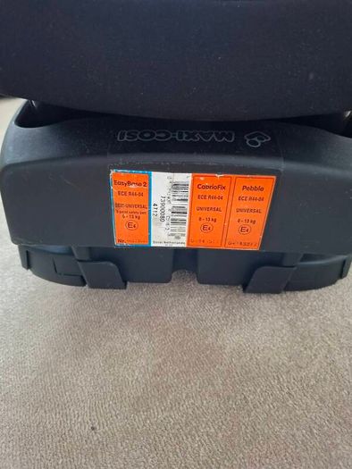 Maxi-cosi seat and EasyBase 2