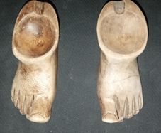 Ornaments Wood Feet