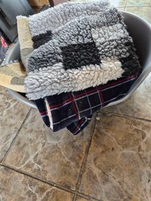 free dog bed and blankets