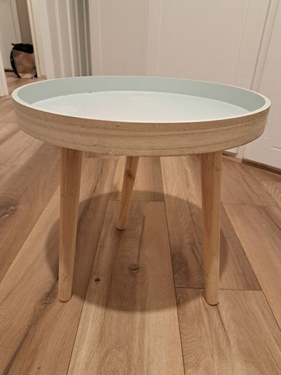 Tray table