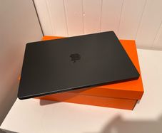 MacBook Pro M3 Chip 2024