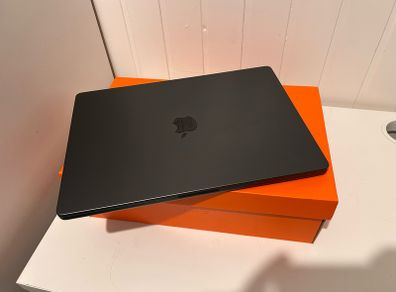 MacBook Pro M3 Chip 2024