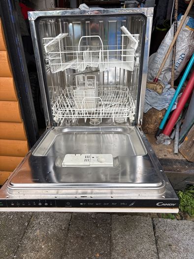 Integrated dishwasher