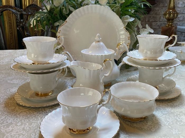 Royal Albert "Val D'or " tea set