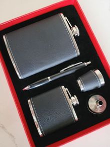 Hip flask set