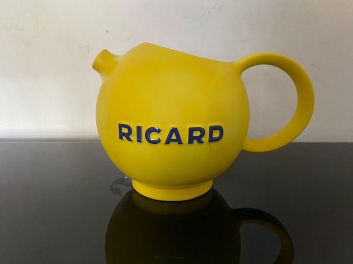 Pernod Ricard Yellow Baloon Teapot