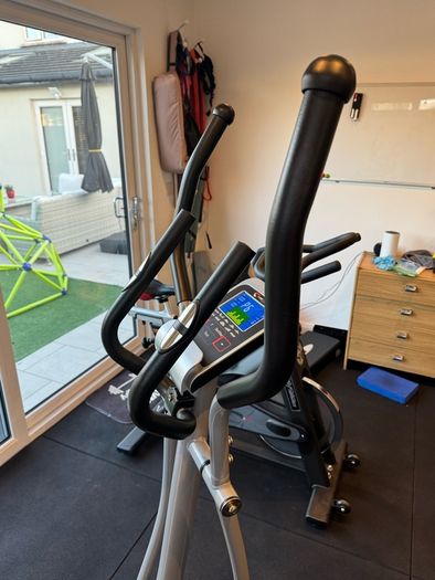 Cross Trainer / Elliptical Exercise Machine