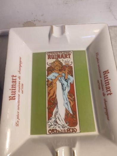 Ruinart ashtray in vintage porcelain with some repair on one edge of it, French Champagne, Gift Champagne Made in France