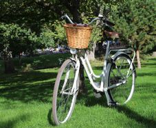 Popal Ladies Dutch Bike 28 Inch Wheels 3 Speed Wicker Basket
