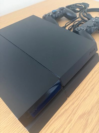 PS4 500GB Great Condition Full Bundle