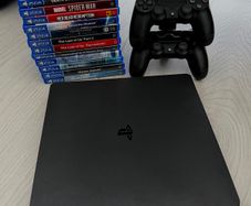 PS4 1TB - Excellent condition + 14 Games, 2 Original PS4 controllers & Charging Dock