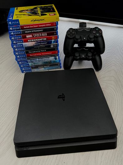 PS4 1TB - Excellent condition + 14 Games, 2 Original PS4 controllers & Charging Dock