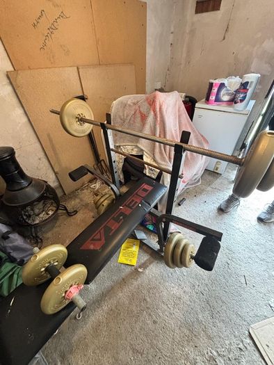 Delta Weight Bench, Barbell & 31.6kg Weights