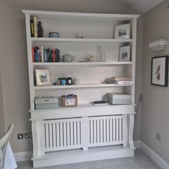 Bookcase for radiator